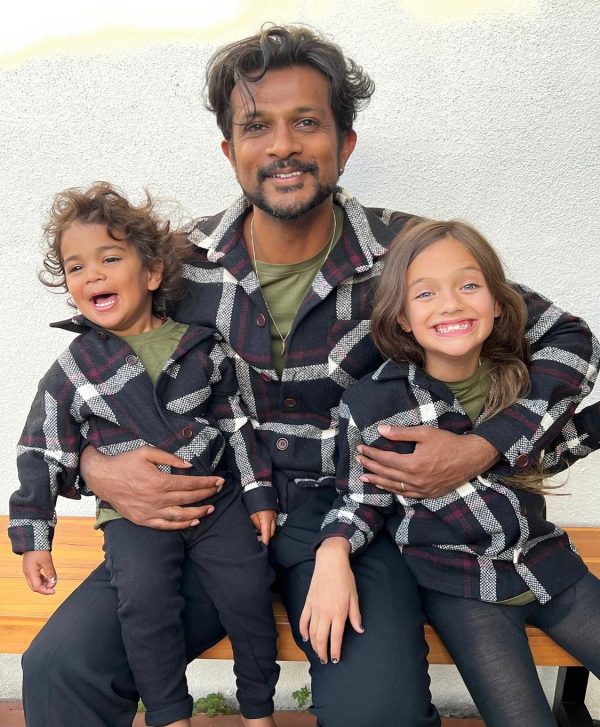 Utkarsh Ambudkar wearing matching shirts from MANCUB with his kids